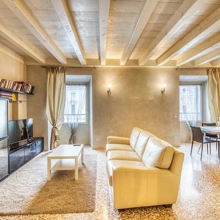 Apartmentsarena - Suite Mercatorum - Piazza Erbe Verona Buitenkant foto