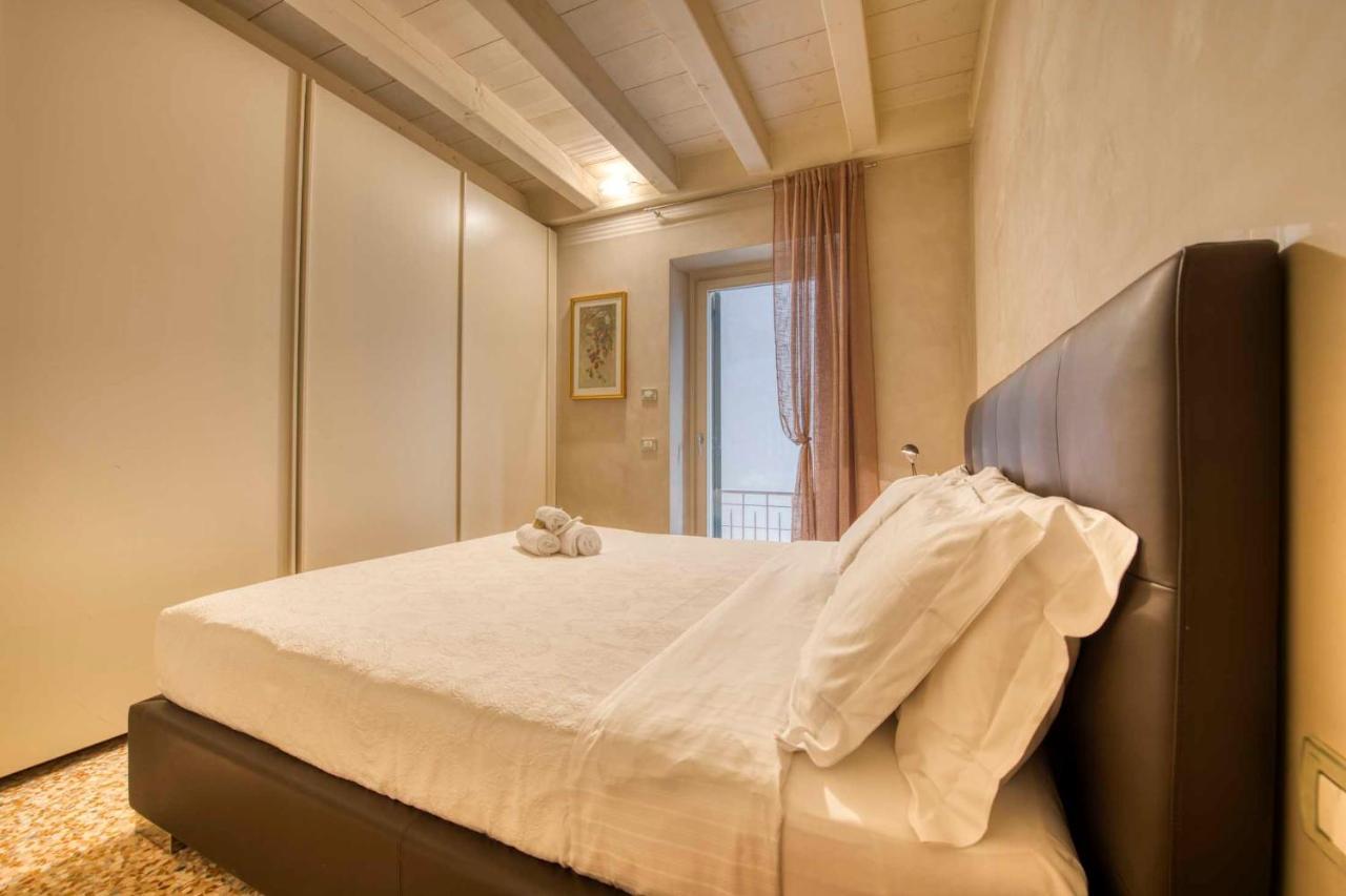 Apartmentsarena - Suite Mercatorum - Piazza Erbe Verona Buitenkant foto