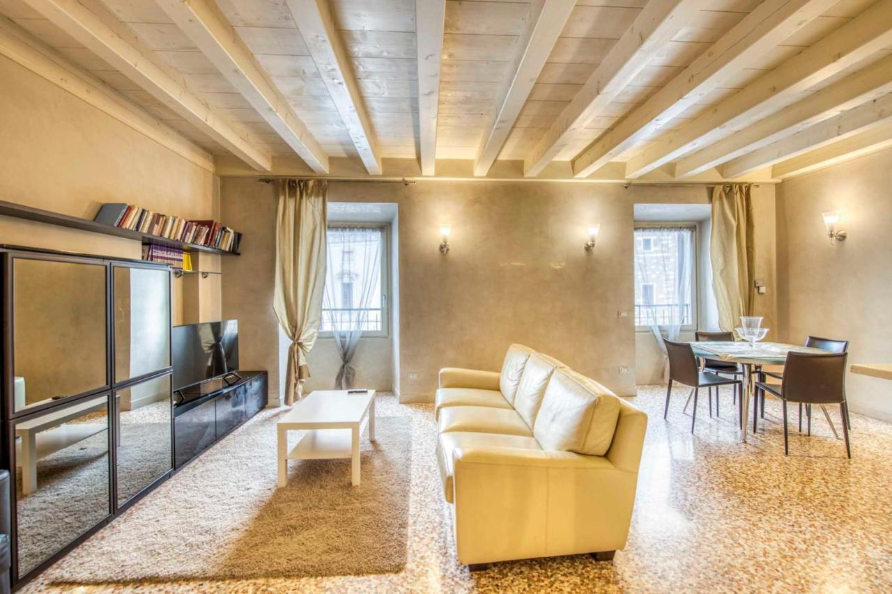 Apartmentsarena - Suite Mercatorum - Piazza Erbe Verona Buitenkant foto