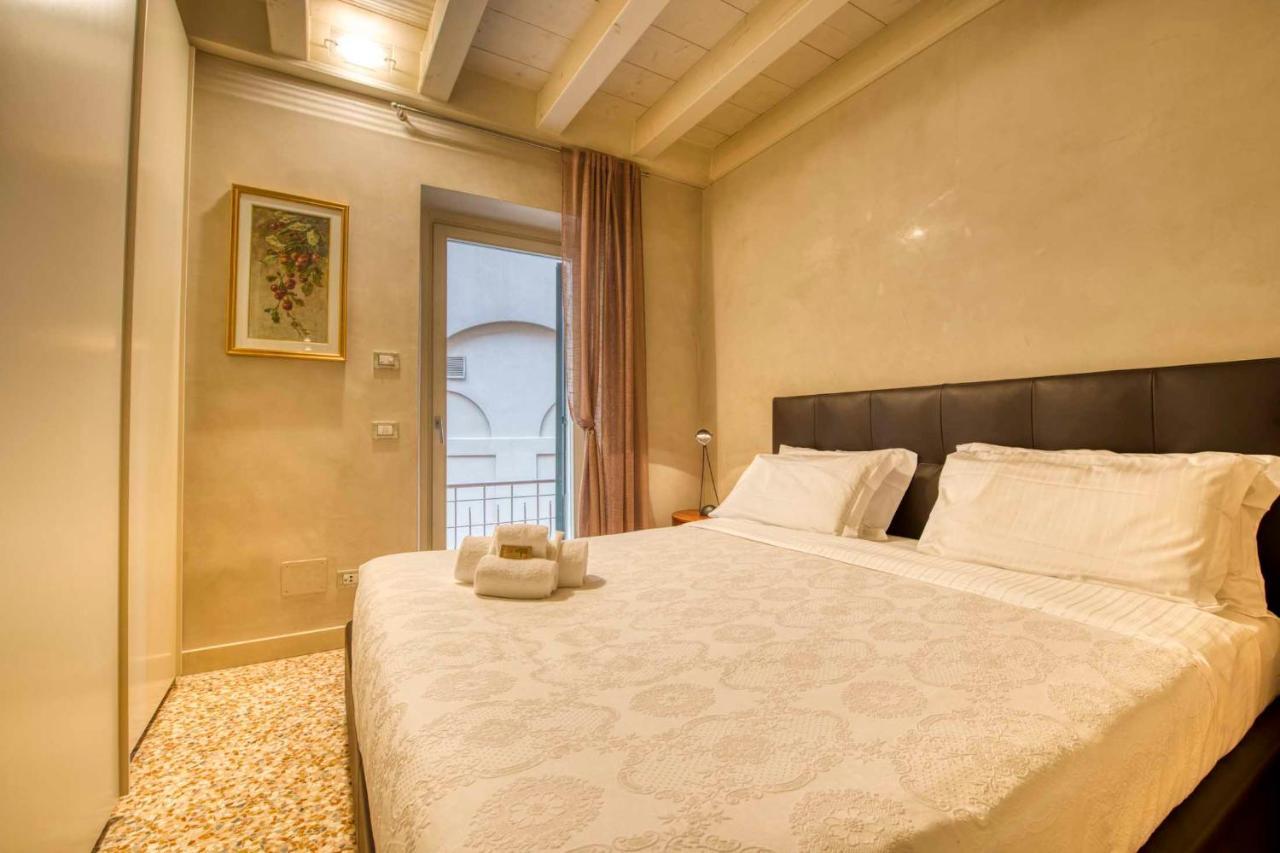 Apartmentsarena - Suite Mercatorum - Piazza Erbe Verona Buitenkant foto