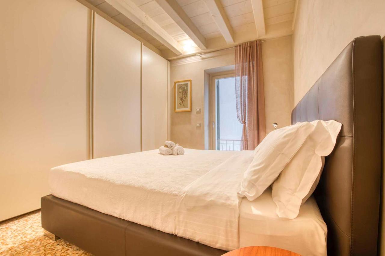 Apartmentsarena - Suite Mercatorum - Piazza Erbe Verona Buitenkant foto