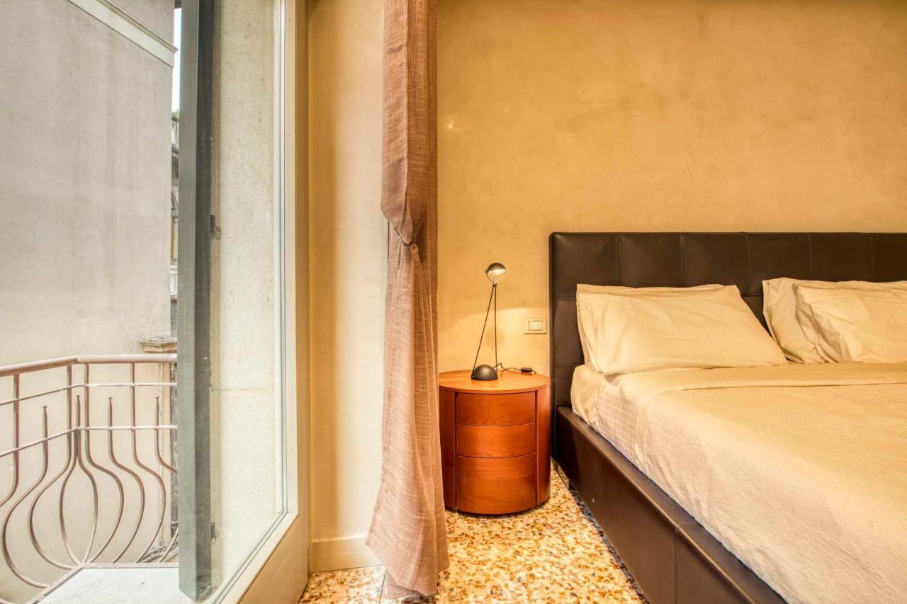 Apartmentsarena - Suite Mercatorum - Piazza Erbe Verona Buitenkant foto