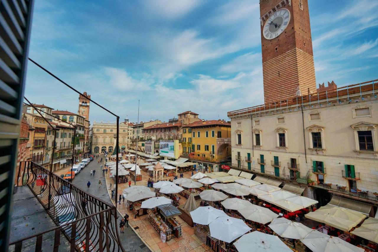 Apartmentsarena - Suite Mercatorum - Piazza Erbe Verona Buitenkant foto