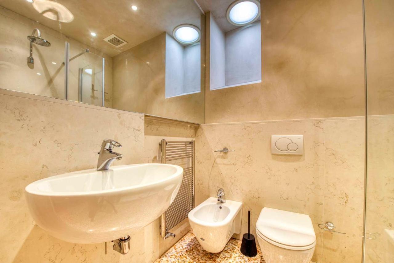 Apartmentsarena - Suite Mercatorum - Piazza Erbe Verona Buitenkant foto