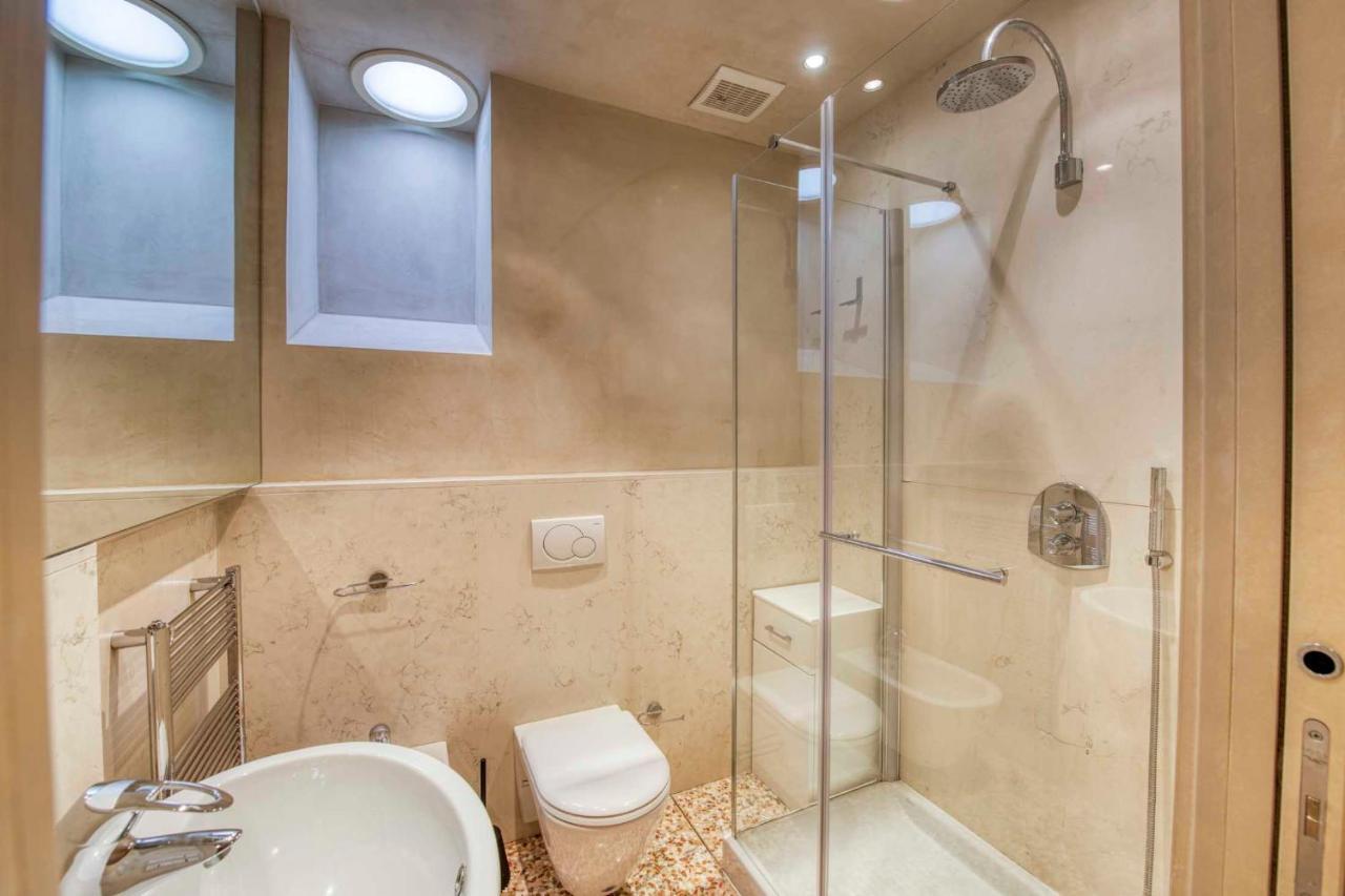 Apartmentsarena - Suite Mercatorum - Piazza Erbe Verona Buitenkant foto