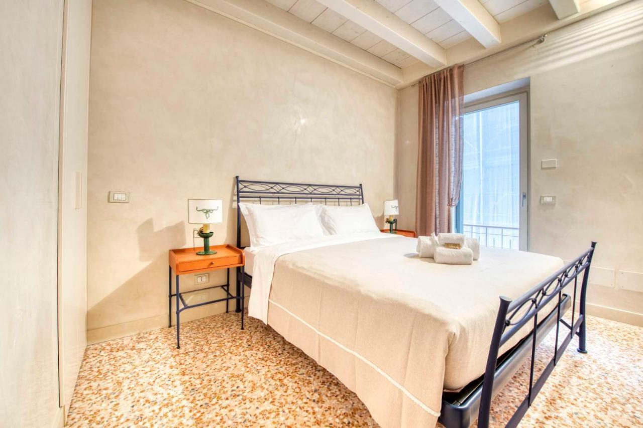 Apartmentsarena - Suite Mercatorum - Piazza Erbe Verona Buitenkant foto