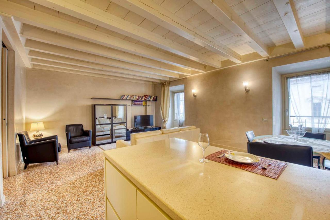 Apartmentsarena - Suite Mercatorum - Piazza Erbe Verona Buitenkant foto