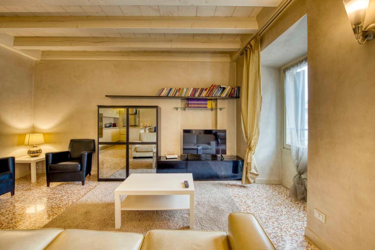 Apartmentsarena - Suite Mercatorum - Piazza Erbe Verona Buitenkant foto