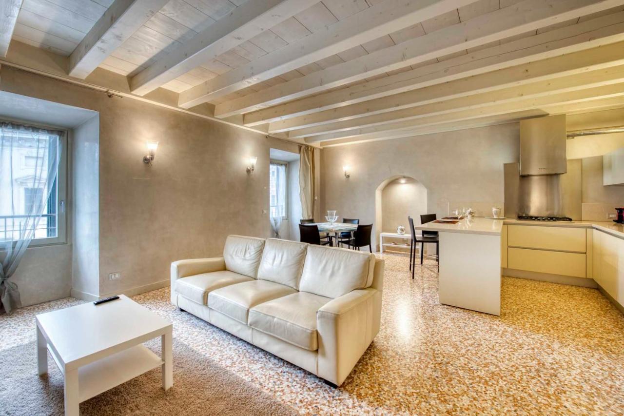 Apartmentsarena - Suite Mercatorum - Piazza Erbe Verona Buitenkant foto