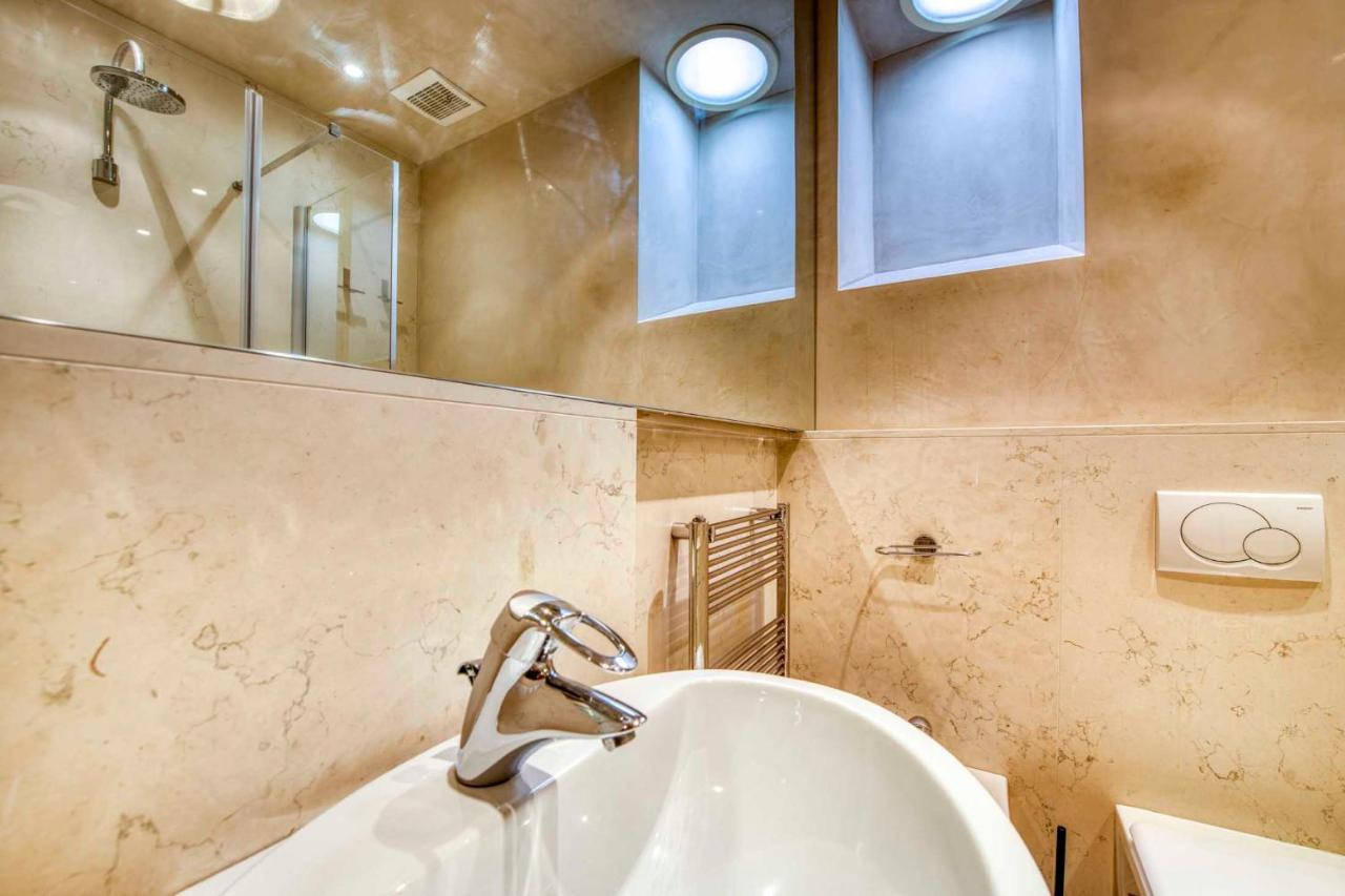 Apartmentsarena - Suite Mercatorum - Piazza Erbe Verona Buitenkant foto