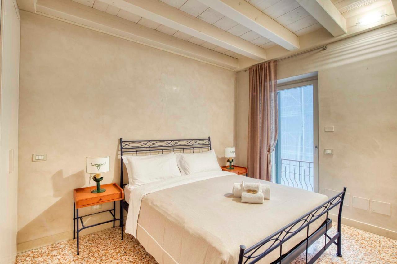 Apartmentsarena - Suite Mercatorum - Piazza Erbe Verona Buitenkant foto