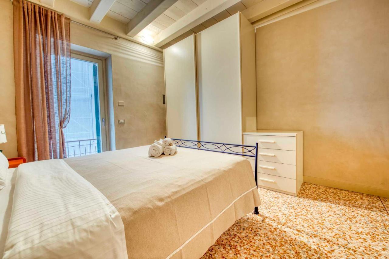 Apartmentsarena - Suite Mercatorum - Piazza Erbe Verona Buitenkant foto
