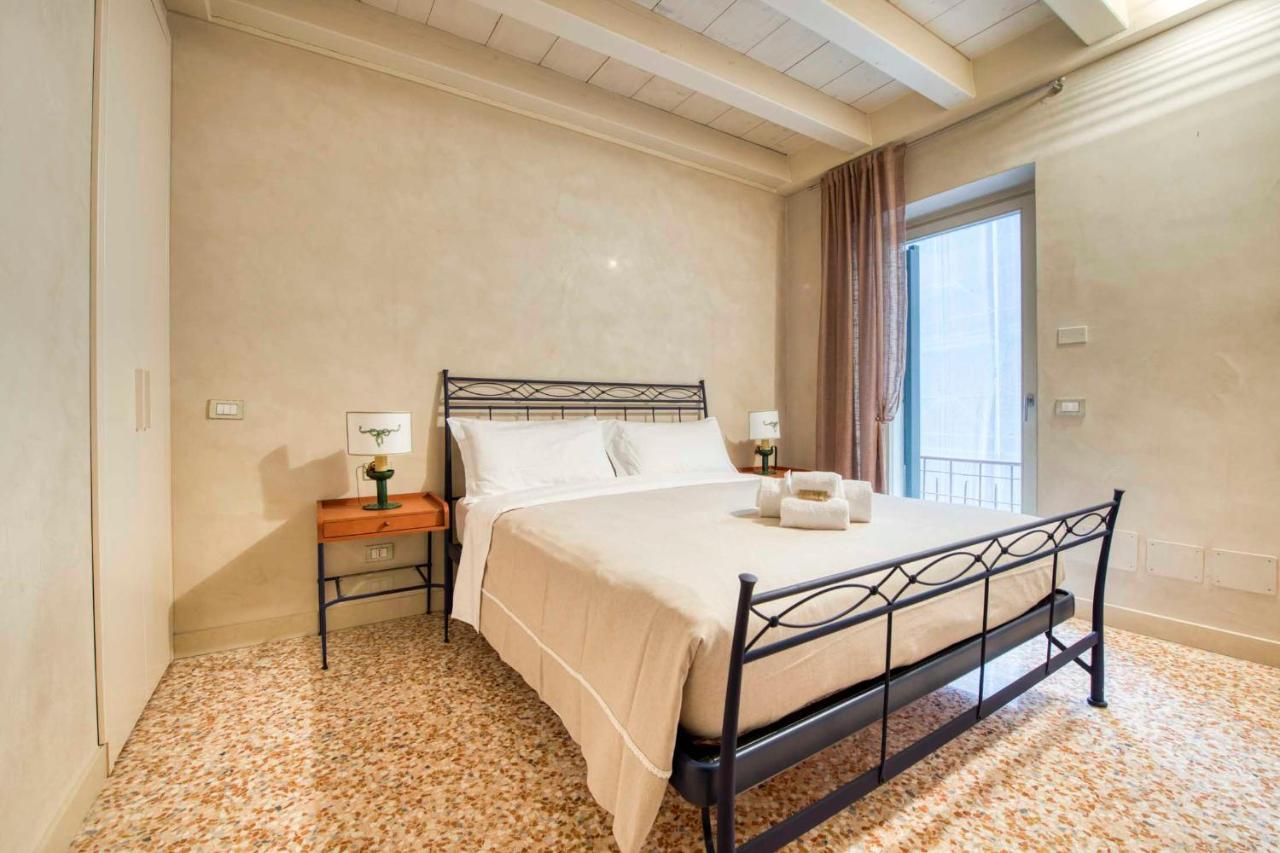 Apartmentsarena - Suite Mercatorum - Piazza Erbe Verona Buitenkant foto