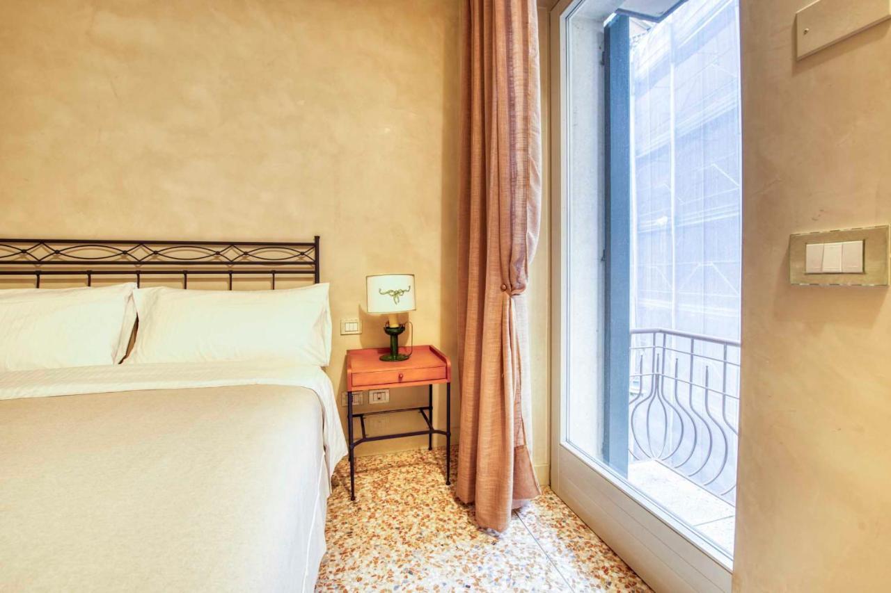 Apartmentsarena - Suite Mercatorum - Piazza Erbe Verona Buitenkant foto