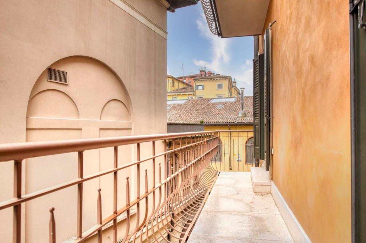 Apartmentsarena - Suite Mercatorum - Piazza Erbe Verona Buitenkant foto